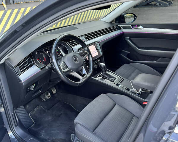 Серый Фольксваген Пассат, объемом двигателя 1.97 л и пробегом 265 тыс. км за 22300 $, фото 23 на Automoto.ua