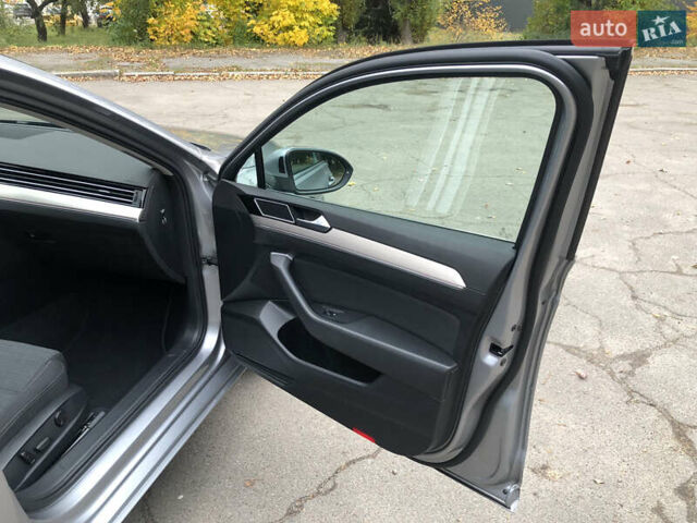 Серый Фольксваген Пассат, объемом двигателя 1.97 л и пробегом 185 тыс. км за 22950 $, фото 62 на Automoto.ua