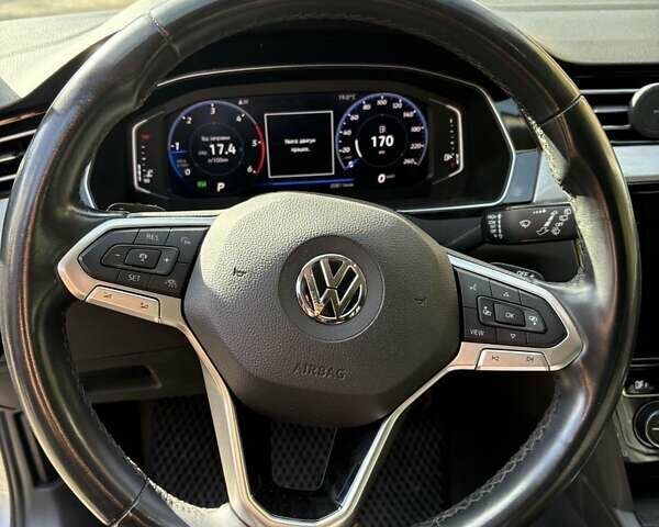 Серый Фольксваген Пассат, объемом двигателя 1.97 л и пробегом 207 тыс. км за 23000 $, фото 19 на Automoto.ua