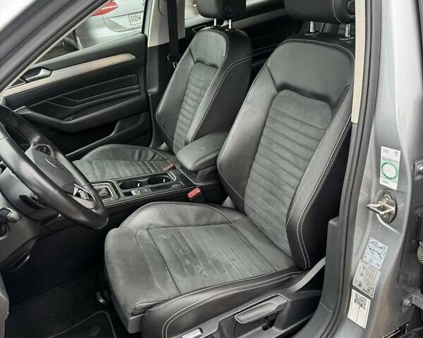 Серый Фольксваген Пассат, объемом двигателя 1.97 л и пробегом 203 тыс. км за 24000 $, фото 10 на Automoto.ua