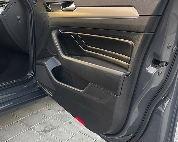 Серый Фольксваген Пассат, объемом двигателя 1.97 л и пробегом 180 тыс. км за 24999 $, фото 28 на Automoto.ua