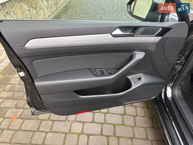 Серый Фольксваген Пассат, объемом двигателя 2 л и пробегом 219 тыс. км за 24308 $, фото 7 на Automoto.ua