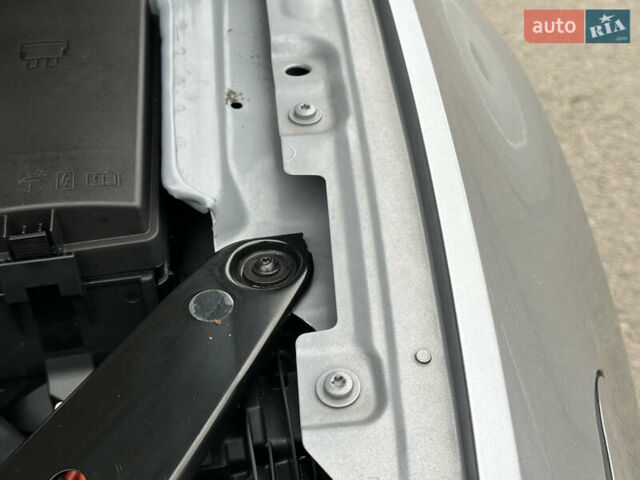 Серый Фольксваген Пассат, объемом двигателя 2 л и пробегом 181 тыс. км за 26699 $, фото 132 на Automoto.ua