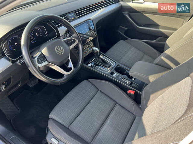 Серый Фольксваген Пассат, объемом двигателя 2 л и пробегом 235 тыс. км за 20658 $, фото 12 на Automoto.ua