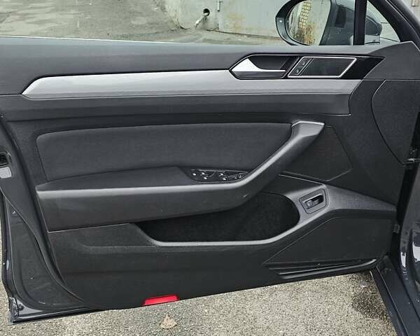 Серый Фольксваген Пассат, объемом двигателя 1.97 л и пробегом 220 тыс. км за 18500 $, фото 17 на Automoto.ua