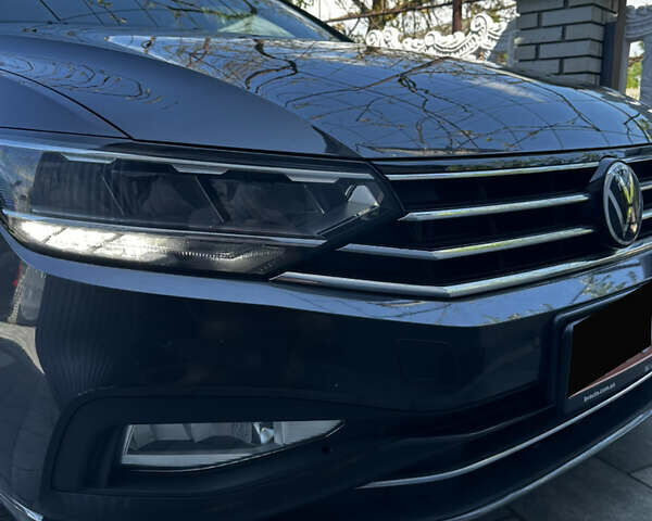 Фольксваген Пассат 2021 в Львове на Automoto.ua Серый Фольксваген Пассат, объемом двигателя 1.98 л и пробегом 207 тыс. км за 21500 $, фото 3 на Automoto.ua