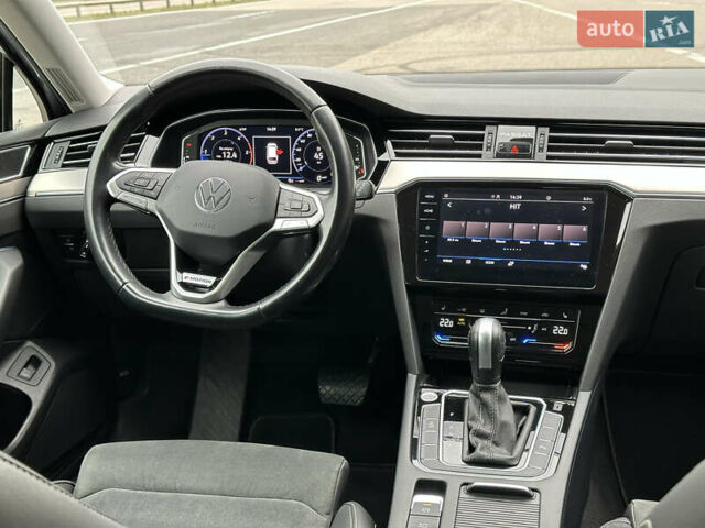 Серый Фольксваген Пассат, объемом двигателя 2 л и пробегом 181 тыс. км за 26699 $, фото 88 на Automoto.ua