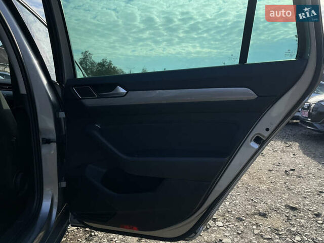 Серый Фольксваген Пассат, объемом двигателя 2 л и пробегом 195 тыс. км за 20954 $, фото 37 на Automoto.ua