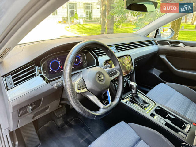 Сірий Фольксваген Пассат, об'ємом двигуна 1.4 л та пробігом 162 тис. км за 24999 $, фото 46 на Automoto.ua