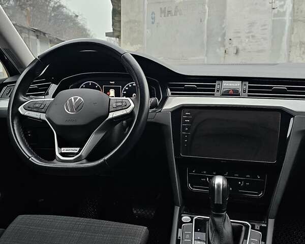 Серый Фольксваген Пассат, объемом двигателя 1.97 л и пробегом 220 тыс. км за 18500 $, фото 27 на Automoto.ua