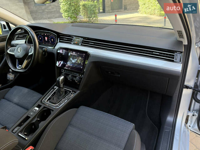Сірий Фольксваген Пассат, об'ємом двигуна 1.4 л та пробігом 162 тис. км за 24999 $, фото 65 на Automoto.ua