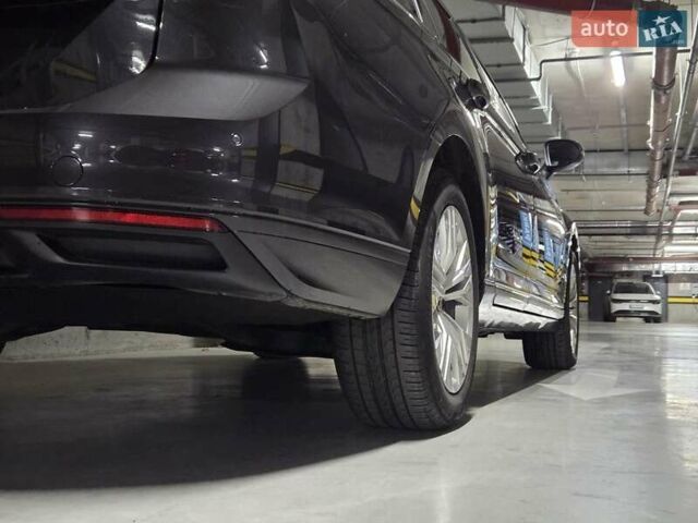 Сірий Фольксваген Пассат, об'ємом двигуна 2 л та пробігом 179 тис. км за 22990 $, фото 44 на Automoto.ua