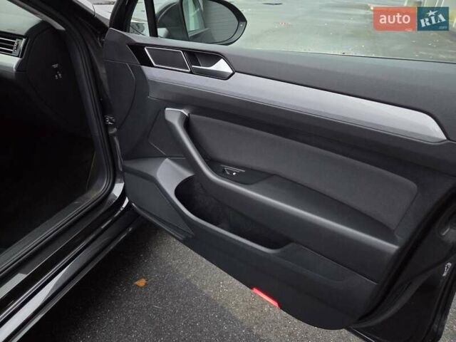 Сірий Фольксваген Пассат, об'ємом двигуна 2 л та пробігом 179 тис. км за 22990 $, фото 146 на Automoto.ua