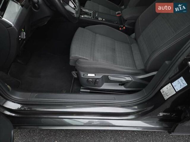 Сірий Фольксваген Пассат, об'ємом двигуна 2 л та пробігом 179 тис. км за 22990 $, фото 112 на Automoto.ua