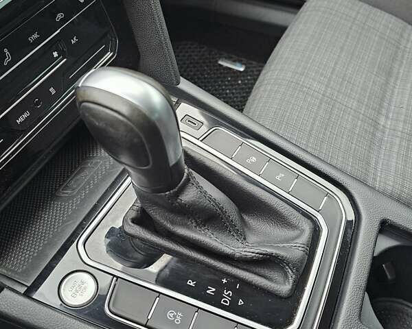 Серый Фольксваген Пассат, объемом двигателя 1.97 л и пробегом 220 тыс. км за 18500 $, фото 20 на Automoto.ua