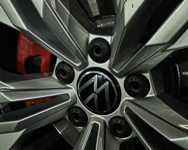 Сірий Фольксваген Пассат, об'ємом двигуна 2 л та пробігом 179 тис. км за 22990 $, фото 91 на Automoto.ua