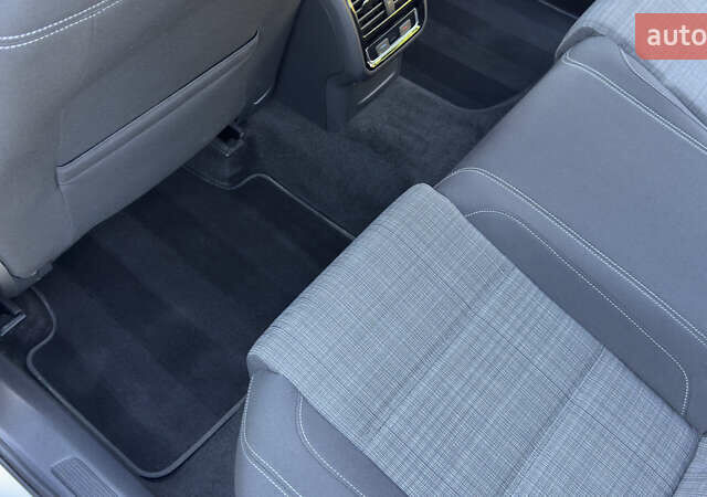 Серый Фольксваген Пассат, объемом двигателя 1.97 л и пробегом 175 тыс. км за 22741 $, фото 24 на Automoto.ua