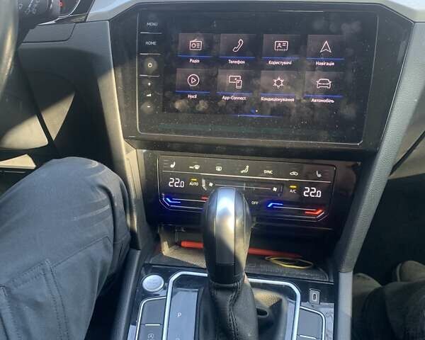 Сірий Фольксваген Пассат, об'ємом двигуна 2 л та пробігом 135 тис. км за 27714 $, фото 7 на Automoto.ua