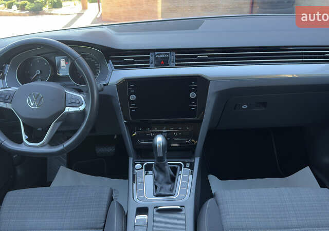 Серый Фольксваген Пассат, объемом двигателя 1.97 л и пробегом 175 тыс. км за 22741 $, фото 59 на Automoto.ua