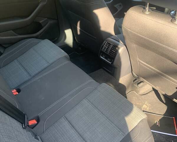 Сірий Фольксваген Пассат, об'ємом двигуна 2 л та пробігом 135 тис. км за 27714 $, фото 2 на Automoto.ua