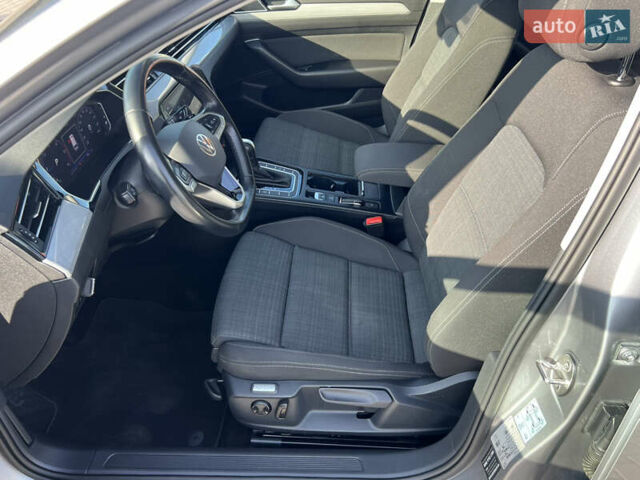 Серый Фольксваген Пассат, объемом двигателя 2 л и пробегом 235 тыс. км за 20658 $, фото 11 на Automoto.ua