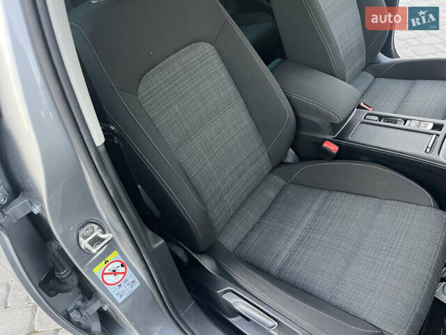 Серый Фольксваген Пассат, объемом двигателя 1.97 л и пробегом 195 тыс. км за 22500 $, фото 28 на Automoto.ua