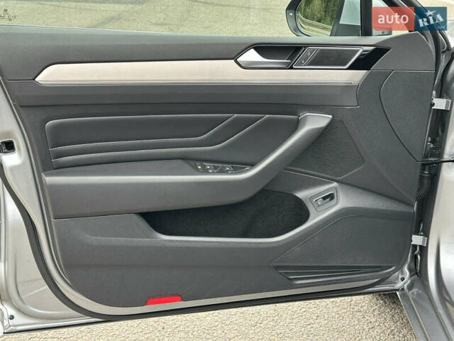 Серый Фольксваген Пассат, объемом двигателя 2 л и пробегом 181 тыс. км за 26699 $, фото 60 на Automoto.ua