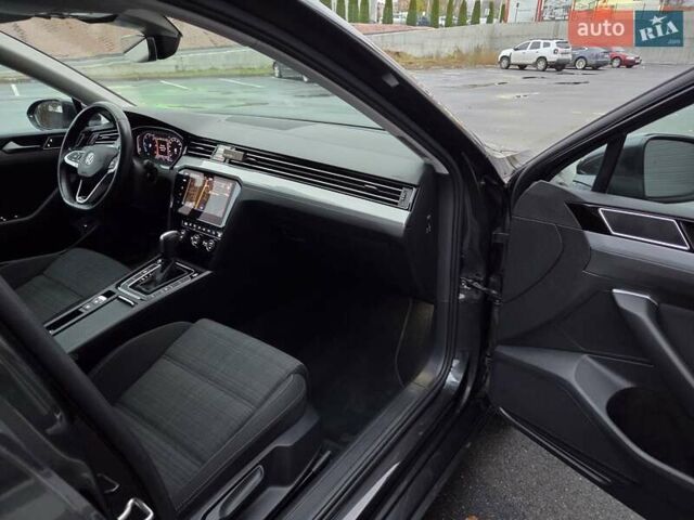 Сірий Фольксваген Пассат, об'ємом двигуна 2 л та пробігом 179 тис. км за 22990 $, фото 145 на Automoto.ua