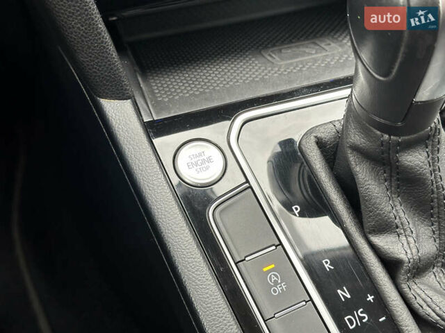 Серый Фольксваген Пассат, объемом двигателя 2 л и пробегом 181 тыс. км за 26699 $, фото 107 на Automoto.ua