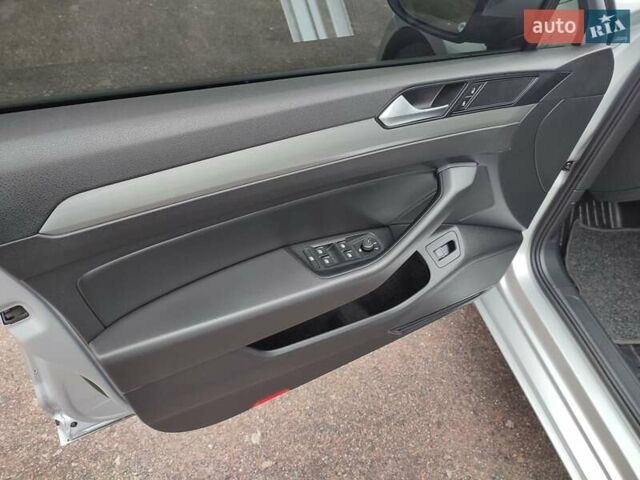 Серый Фольксваген Пассат, объемом двигателя 1.97 л и пробегом 210 тыс. км за 20000 $, фото 38 на Automoto.ua