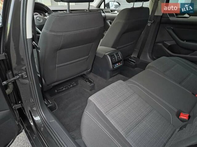 Сірий Фольксваген Пассат, об'ємом двигуна 2 л та пробігом 179 тис. км за 22990 $, фото 163 на Automoto.ua