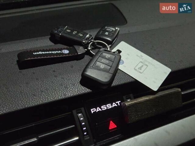 Сірий Фольксваген Пассат, об'ємом двигуна 2 л та пробігом 179 тис. км за 22990 $, фото 93 на Automoto.ua
