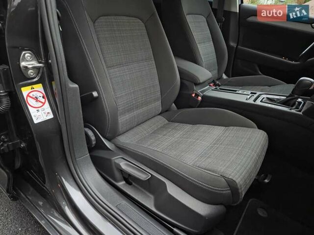 Сірий Фольксваген Пассат, об'ємом двигуна 2 л та пробігом 179 тис. км за 22990 $, фото 143 на Automoto.ua