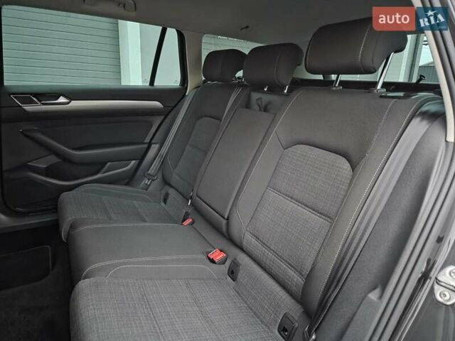 Сірий Фольксваген Пассат, об'ємом двигуна 2 л та пробігом 179 тис. км за 22990 $, фото 158 на Automoto.ua