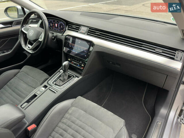 Серый Фольксваген Пассат, объемом двигателя 2 л и пробегом 181 тыс. км за 26499 $, фото 84 на Automoto.ua