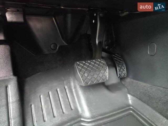 Серый Фольксваген Пассат, объемом двигателя 1.97 л и пробегом 210 тыс. км за 20000 $, фото 20 на Automoto.ua