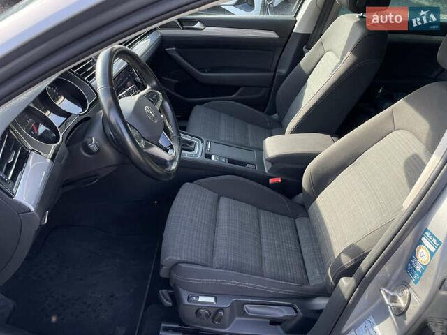 Серый Фольксваген Пассат, объемом двигателя 2 л и пробегом 195 тыс. км за 20954 $, фото 18 на Automoto.ua