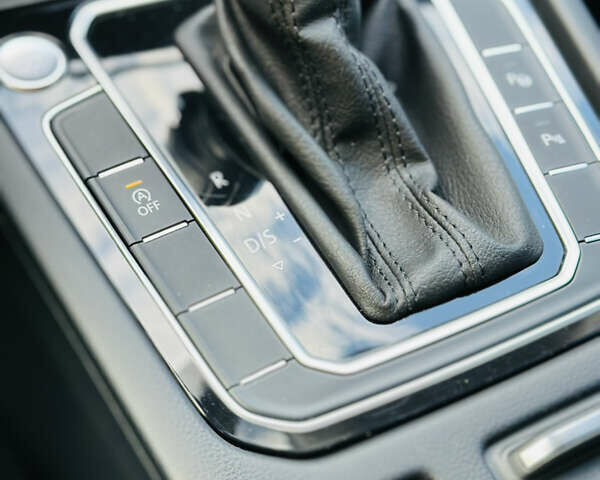 Серый Фольксваген Пассат, объемом двигателя 1.97 л и пробегом 187 тыс. км за 22999 $, фото 27 на Automoto.ua