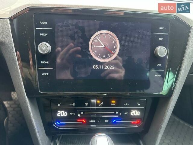 Серый Фольксваген Пассат, объемом двигателя 2 л и пробегом 219 тыс. км за 24308 $, фото 14 на Automoto.ua