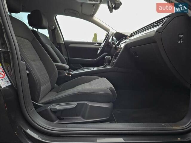 Сірий Фольксваген Пассат, об'ємом двигуна 2 л та пробігом 179 тис. км за 22990 $, фото 141 на Automoto.ua