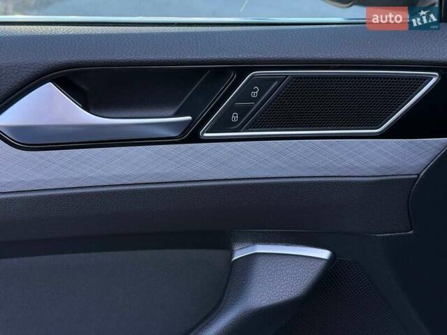 Серый Фольксваген Пассат, объемом двигателя 1.97 л и пробегом 179 тыс. км за 20900 $, фото 19 на Automoto.ua