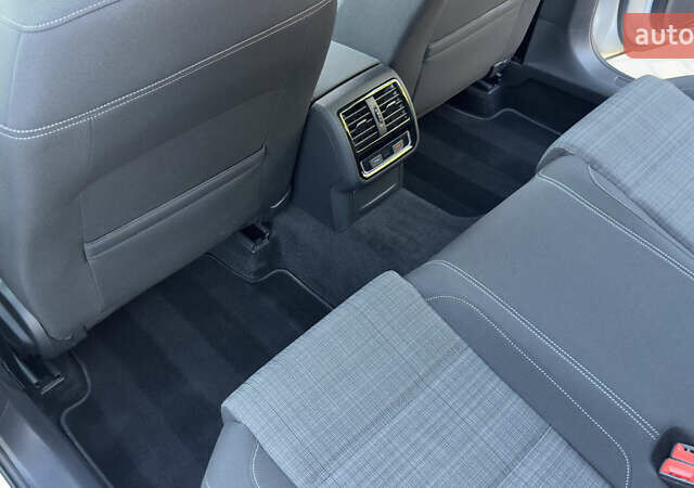 Серый Фольксваген Пассат, объемом двигателя 1.97 л и пробегом 175 тыс. км за 22741 $, фото 22 на Automoto.ua