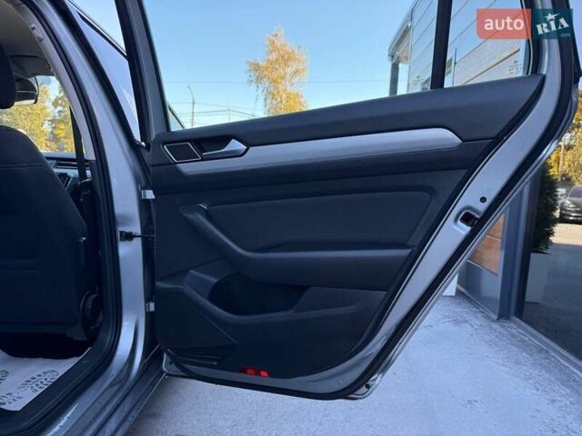 Серый Фольксваген Пассат, объемом двигателя 1.97 л и пробегом 179 тыс. км за 20900 $, фото 41 на Automoto.ua