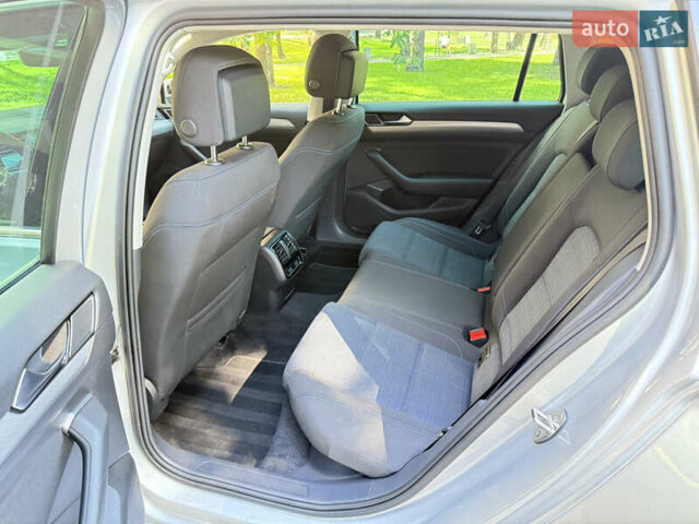 Сірий Фольксваген Пассат, об'ємом двигуна 1.4 л та пробігом 162 тис. км за 24999 $, фото 49 на Automoto.ua