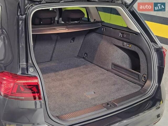 Сірий Фольксваген Пассат, об'ємом двигуна 2 л та пробігом 179 тис. км за 22990 $, фото 51 на Automoto.ua