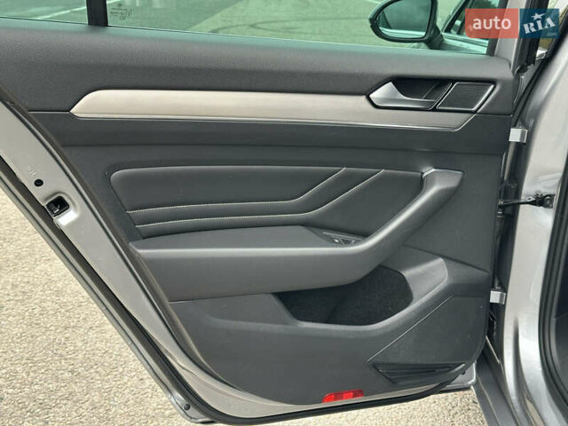 Серый Фольксваген Пассат, объемом двигателя 2 л и пробегом 181 тыс. км за 26699 $, фото 66 на Automoto.ua