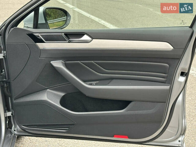 Серый Фольксваген Пассат, объемом двигателя 2 л и пробегом 181 тыс. км за 26499 $, фото 82 на Automoto.ua