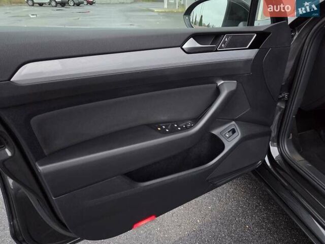 Сірий Фольксваген Пассат, об'ємом двигуна 2 л та пробігом 179 тис. км за 22990 $, фото 110 на Automoto.ua