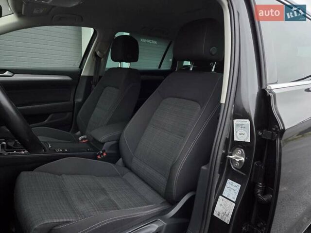 Сірий Фольксваген Пассат, об'ємом двигуна 2 л та пробігом 179 тис. км за 22990 $, фото 114 на Automoto.ua