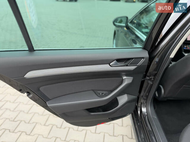 Сірий Фольксваген Пассат, об'ємом двигуна 2 л та пробігом 220 тис. км за 23975 $, фото 30 на Automoto.ua